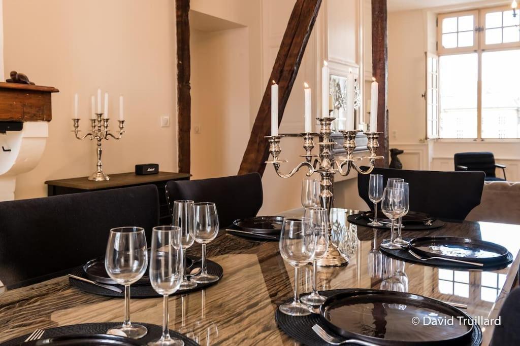 Suites Mana - Matahina Avec Vue Superbe Sur La Place Ducale Et Parking Prive Inclus ชาร์เลอวิลล์-เมซิแยร์ ภายนอก รูปภาพ