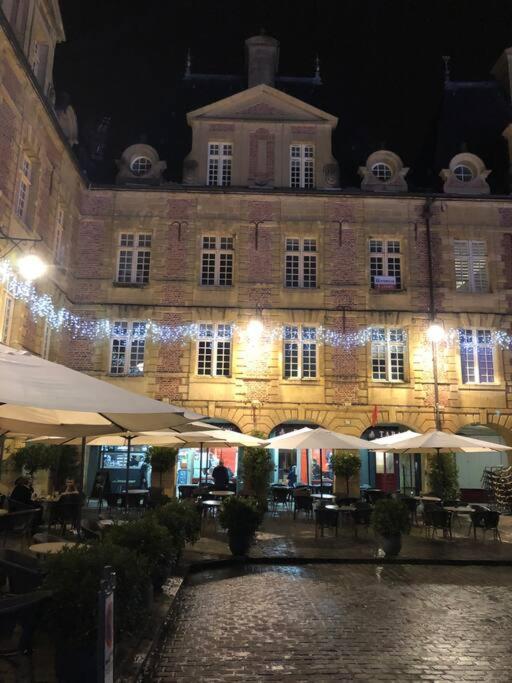 Suites Mana - Matahina Avec Vue Superbe Sur La Place Ducale Et Parking Prive Inclus ชาร์เลอวิลล์-เมซิแยร์ ภายนอก รูปภาพ