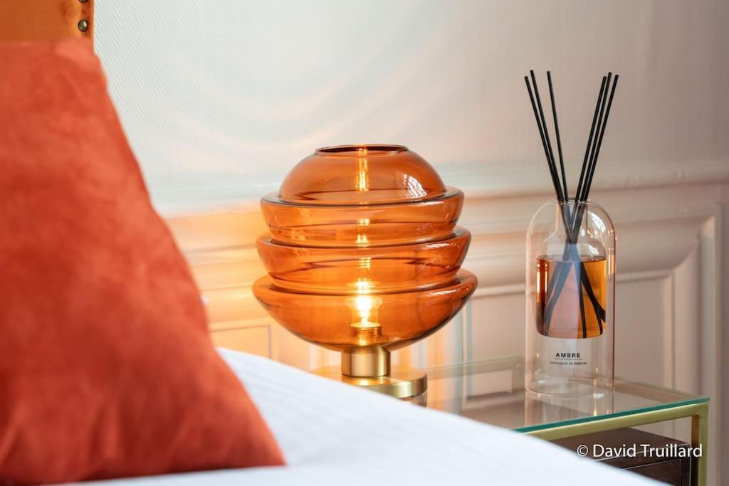 Suites Mana - Matahina Avec Vue Superbe Sur La Place Ducale Et Parking Prive Inclus ชาร์เลอวิลล์-เมซิแยร์ ภายนอก รูปภาพ
