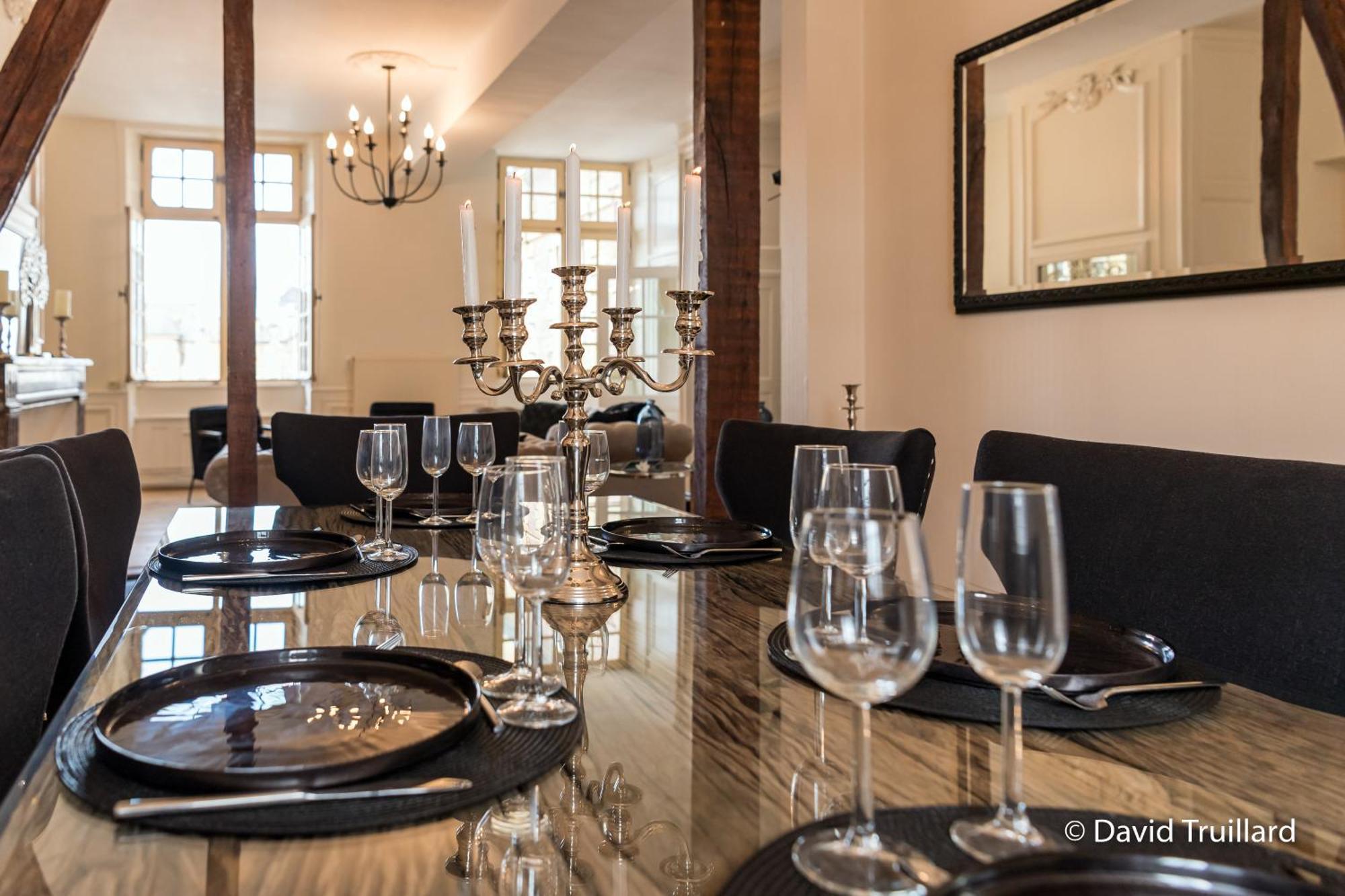 Suites Mana - Matahina Avec Vue Superbe Sur La Place Ducale Et Parking Prive Inclus ชาร์เลอวิลล์-เมซิแยร์ ภายนอก รูปภาพ