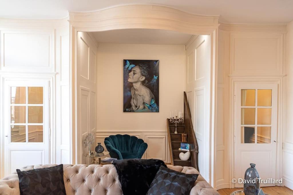 Suites Mana - Matahina Avec Vue Superbe Sur La Place Ducale Et Parking Prive Inclus ชาร์เลอวิลล์-เมซิแยร์ ภายนอก รูปภาพ
