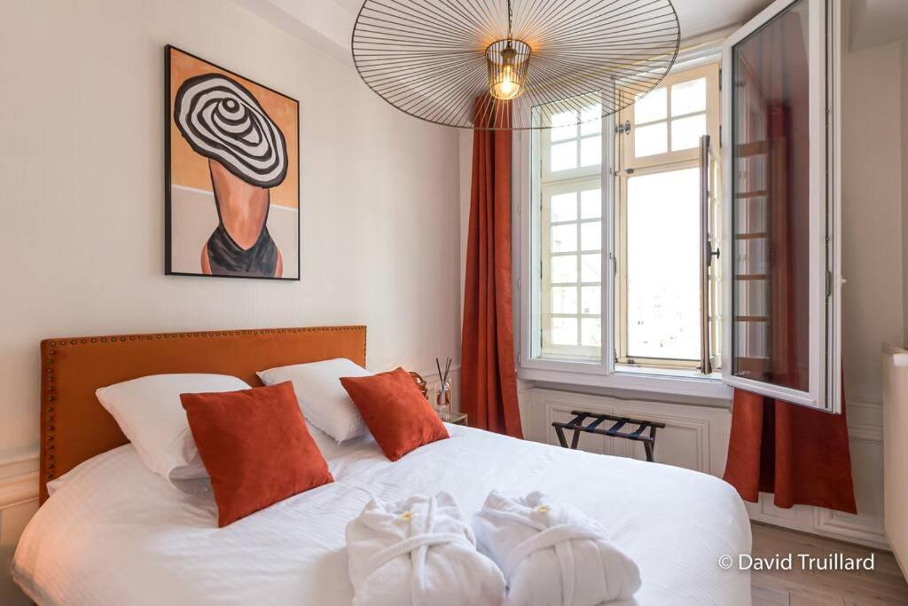 Suites Mana - Matahina Avec Vue Superbe Sur La Place Ducale Et Parking Prive Inclus ชาร์เลอวิลล์-เมซิแยร์ ภายนอก รูปภาพ