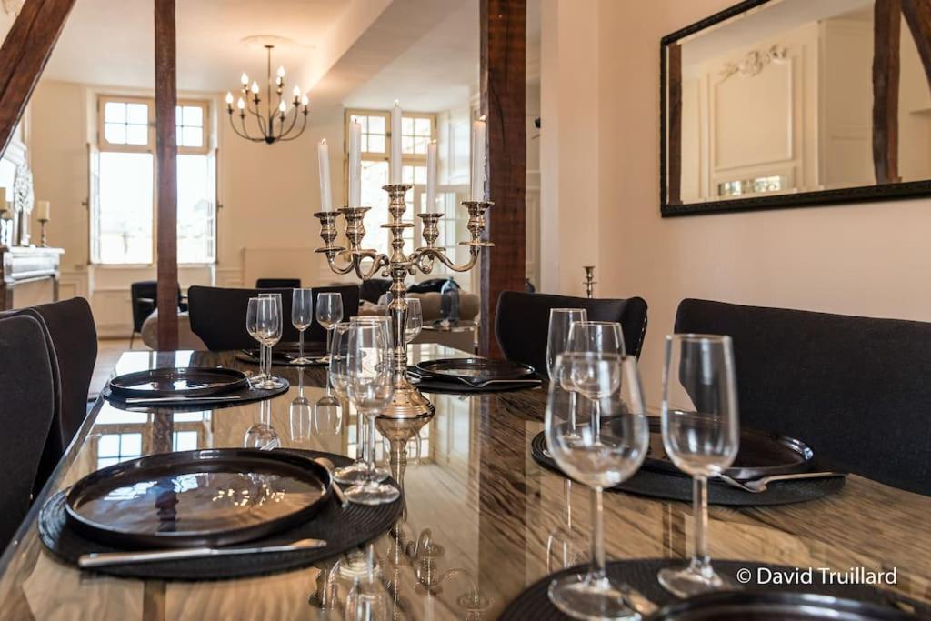 Suites Mana - Matahina Avec Vue Superbe Sur La Place Ducale Et Parking Prive Inclus ชาร์เลอวิลล์-เมซิแยร์ ภายนอก รูปภาพ