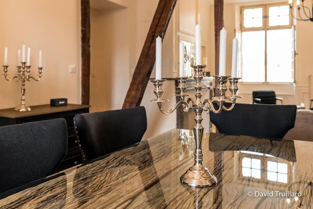 Suites Mana - Matahina Avec Vue Superbe Sur La Place Ducale Et Parking Prive Inclus ชาร์เลอวิลล์-เมซิแยร์ ภายนอก รูปภาพ