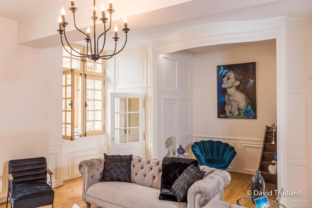 Suites Mana - Matahina Avec Vue Superbe Sur La Place Ducale Et Parking Prive Inclus ชาร์เลอวิลล์-เมซิแยร์ ภายนอก รูปภาพ